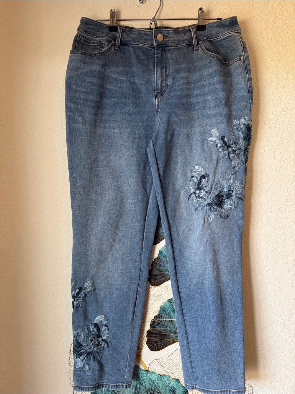 Women’s Blue Embroidered Straight-Leg Jeans